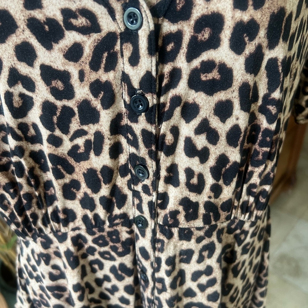 Torrid ladies animal, print short sleeve dress size 1X. Very good condition soft - Picture 6 of 10